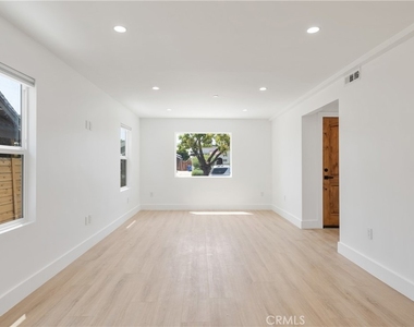 2338 S Cloverdale Avenue - Photo Thumbnail 3