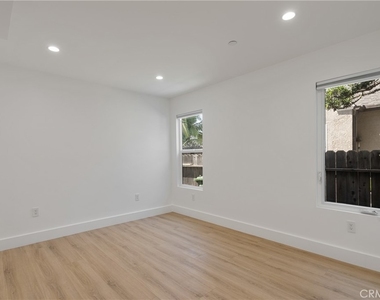 2338 S Cloverdale Avenue - Photo Thumbnail 11
