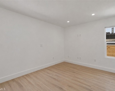 2338 S Cloverdale Avenue - Photo Thumbnail 20