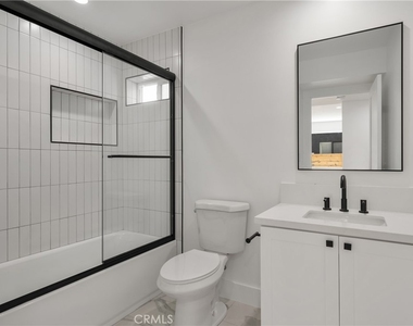 2338 S Cloverdale Avenue - Photo Thumbnail 12