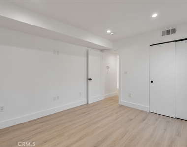 2338 S Cloverdale Avenue - Photo Thumbnail 14