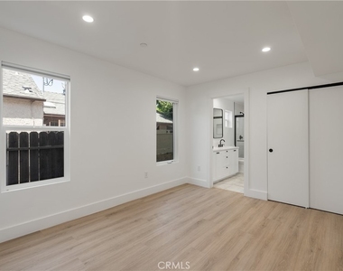 2338 S Cloverdale Avenue - Photo Thumbnail 15