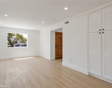 2338 S Cloverdale Avenue - Photo Thumbnail 2