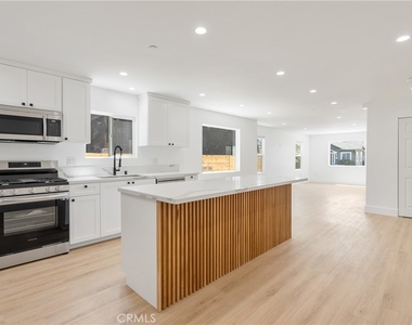 2338 S Cloverdale Avenue - Photo Thumbnail 7