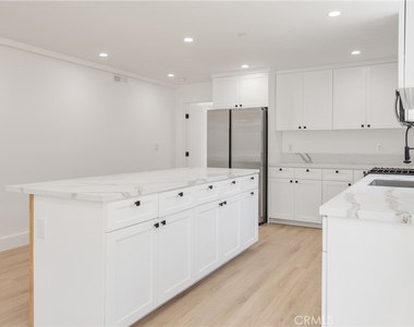 2338 S Cloverdale Avenue - Photo Thumbnail 9