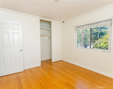 2714 N Linwood - Photo Thumbnail 7