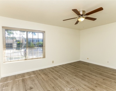 2714 N Linwood - Photo Thumbnail 15