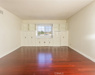 2714 N Linwood - Photo Thumbnail 9