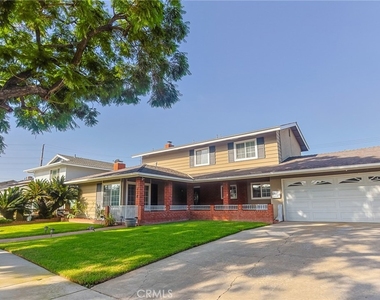 2714 N Linwood - Photo Thumbnail 1
