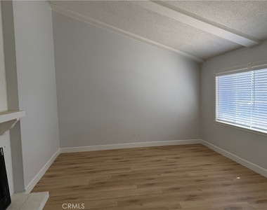 15231 Caravaca Road - Photo Thumbnail 9