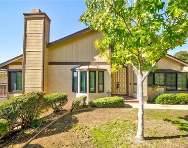 2415 Applewood Circle - Photo Thumbnail 2