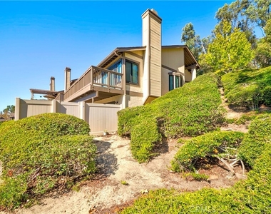2415 Applewood Circle - Photo Thumbnail 3
