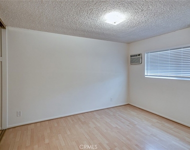 2656 Fairway Avenue - Photo Thumbnail 23