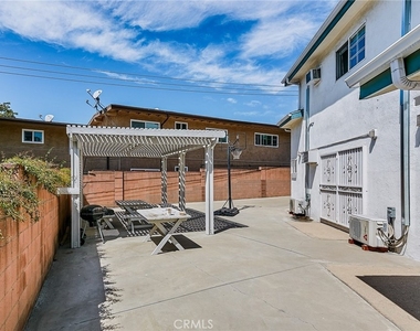 2656 Fairway Avenue - Photo Thumbnail 32