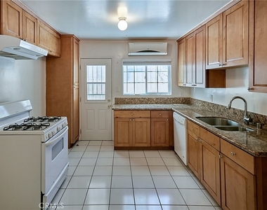2656 Fairway Avenue - Photo Thumbnail 10
