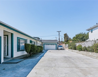 2656 Fairway Avenue - Photo Thumbnail 2