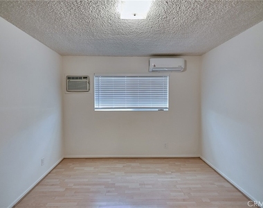 2656 Fairway Avenue - Photo Thumbnail 25