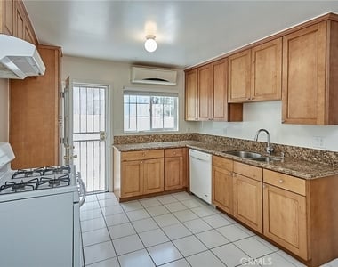 2656 Fairway Avenue - Photo Thumbnail 11