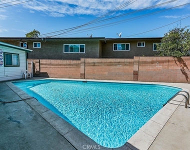2656 Fairway Avenue - Photo Thumbnail 6