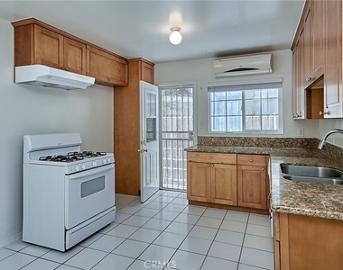 2656 Fairway Avenue - Photo Thumbnail 7