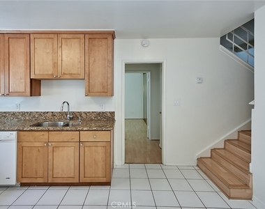 2656 Fairway Avenue - Photo Thumbnail 9