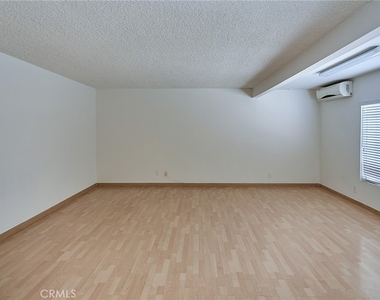 2656 Fairway Avenue - Photo Thumbnail 14
