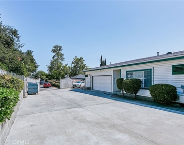 2656 Fairway Avenue - Photo Thumbnail 4
