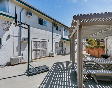 2656 Fairway Avenue - Photo Thumbnail 31