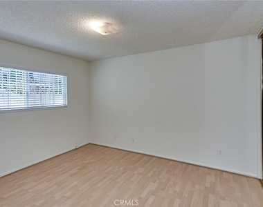 2656 Fairway Avenue - Photo Thumbnail 20