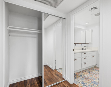 800 W 1st Street - Photo Thumbnail 16