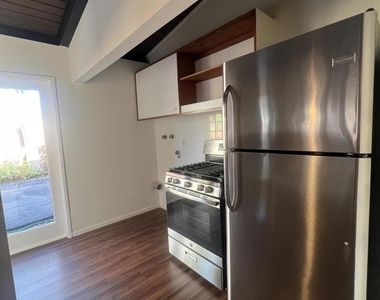 617 Charter Oak Street - Photo Thumbnail 4