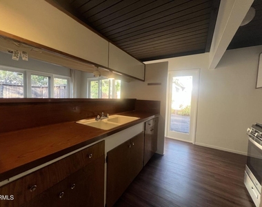 617 Charter Oak Street - Photo Thumbnail 6