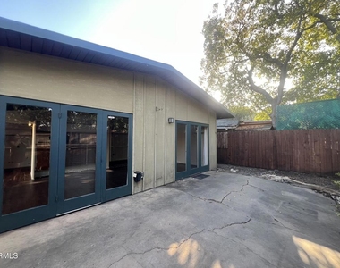 617 Charter Oak Street - Photo Thumbnail 10