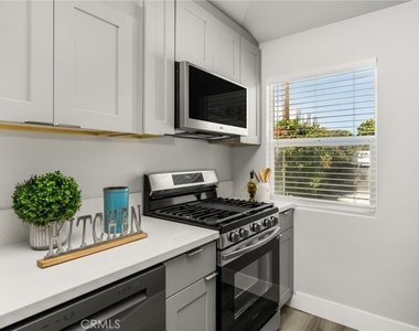 5157 Inglewood - Photo Thumbnail 7