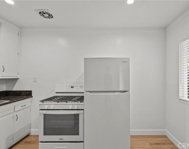 572 Nebraska Avenue - Photo Thumbnail 7