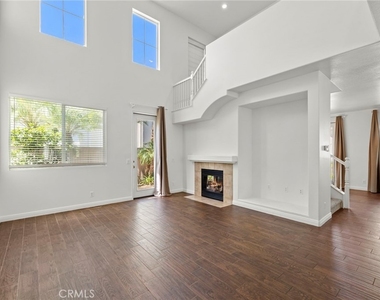 12 Danbury - Photo Thumbnail 7