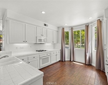12 Danbury - Photo Thumbnail 5