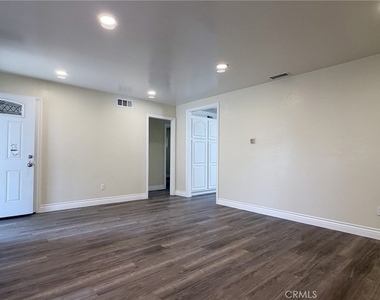 1420 Avenida Del Vista - Photo Thumbnail 2