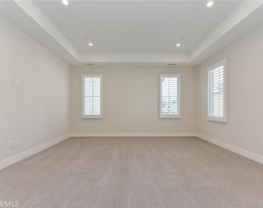 121 Linda Vista - Photo Thumbnail 19