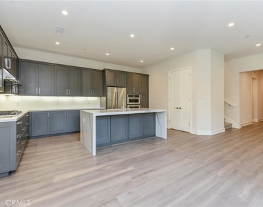 121 Linda Vista - Photo Thumbnail 7