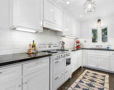 274 Magnolia Street - Photo Thumbnail 5
