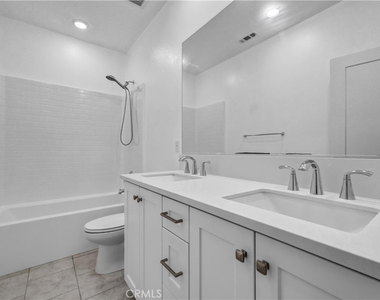 255 Siena - Photo Thumbnail 12