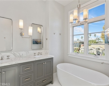 708 Heliotrope Avenue - Photo Thumbnail 17
