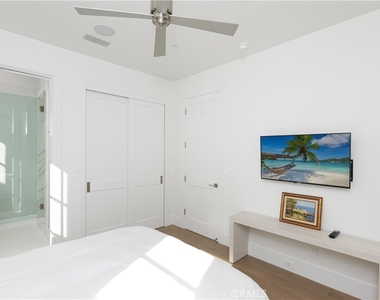 708 Heliotrope Avenue - Photo Thumbnail 23