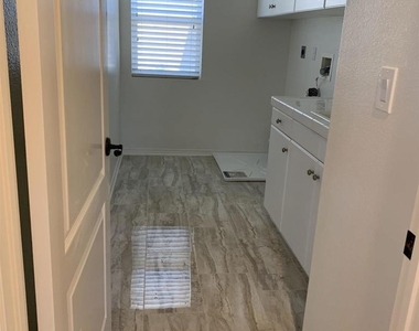 12975 Flintwood Way - Photo Thumbnail 17