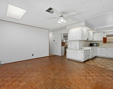8975 Lawrence Welk Dr - Photo Thumbnail 32