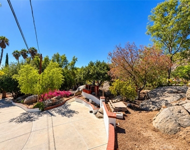 23874 Rhodes Avenue - Photo Thumbnail 27