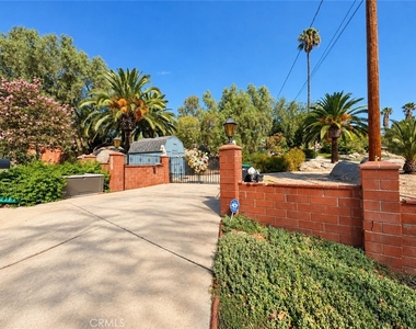 23874 Rhodes Avenue - Photo Thumbnail 2