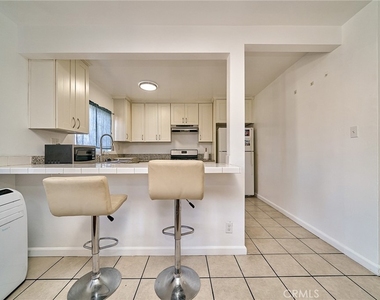 3011 S West View - Photo Thumbnail 5