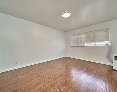 3011 S West View - Photo Thumbnail 21